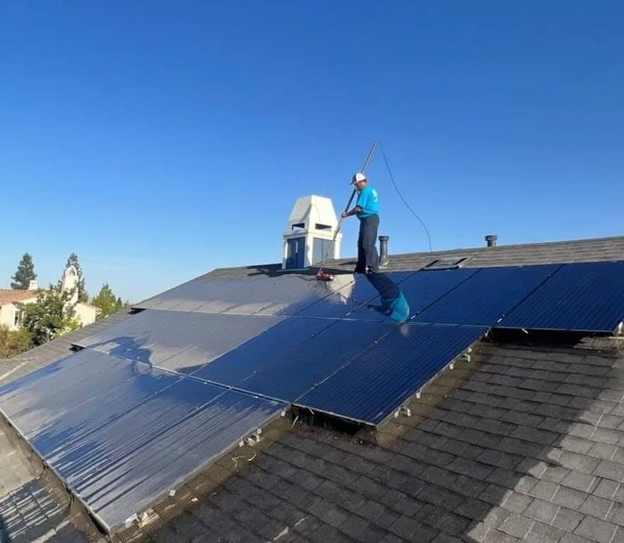 solar-panels-wfp-gardiner-from-above-nEpS31.jpg