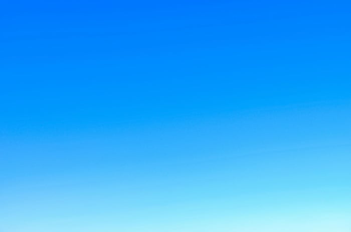 A serene view of a vibrant clear blue sky with a subtle gradient, perfect for backgrounds.