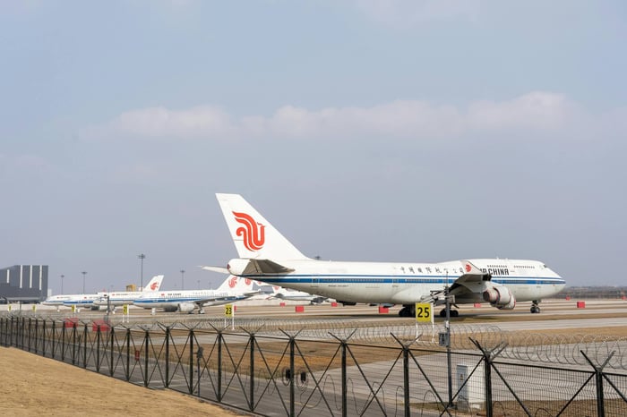 aerospace supplier using LinkedIn Sales Navigator to identify and connect with OEM procurement executives