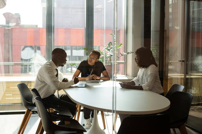 B2B sales team analyzing a funnel visualization, highlighting the faster pipeline velocity generated by a well-structured outbound campaign versus traditional inbound marketing