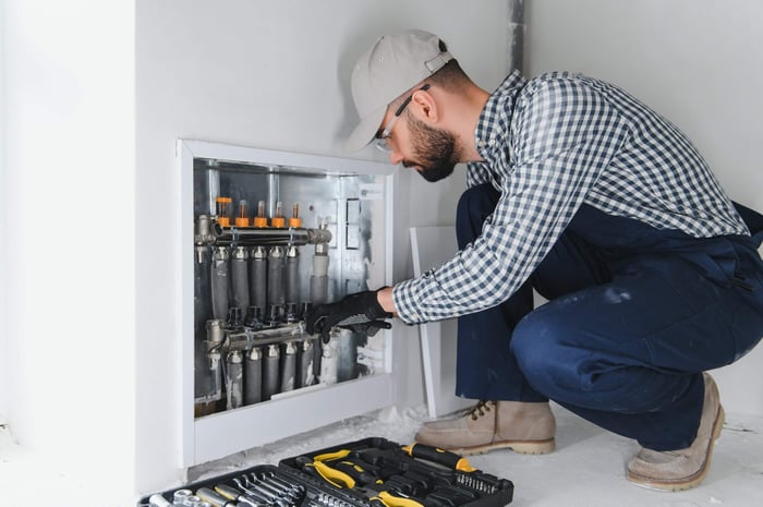 Fußbodenheizung Wartung ViaThermo Service Techniker