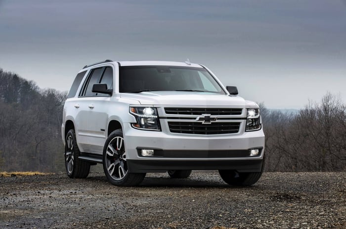White Chevrolet Tahoe with reliability score of 3.5 out of 5 and standard rear wheel drive along with wireless Apple carplay