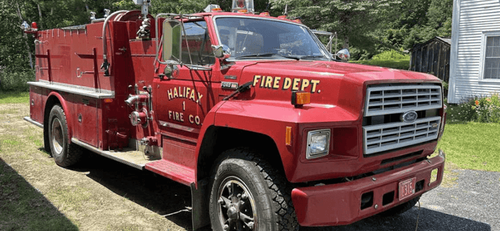 1985 Ford F800 fire truck image