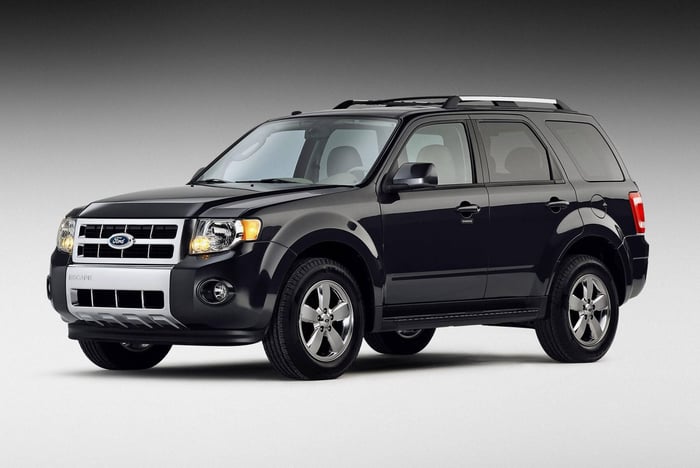 Black Ford Escape II Hybrid SUV with 5 seats, one of the smallest ford SUV models.