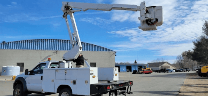 Maine Auctions - 2006 Ford F-550 Bucket Truck