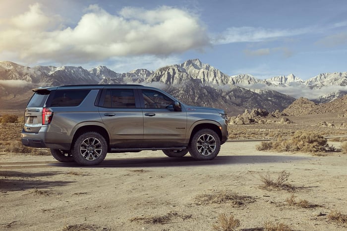 Dark Silver Chevy Tahoe providing a comfortable ride, heated steering wheel and front row bench seat.