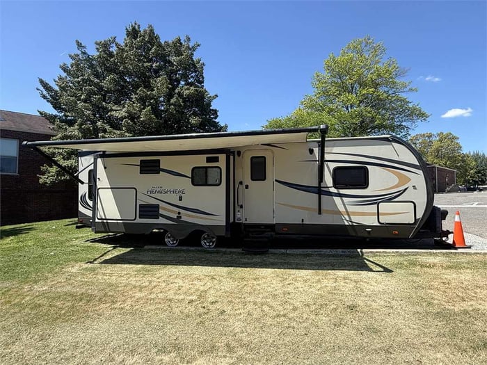 2015 Salem Hemisphere Lite travel trailer listed on Municibid