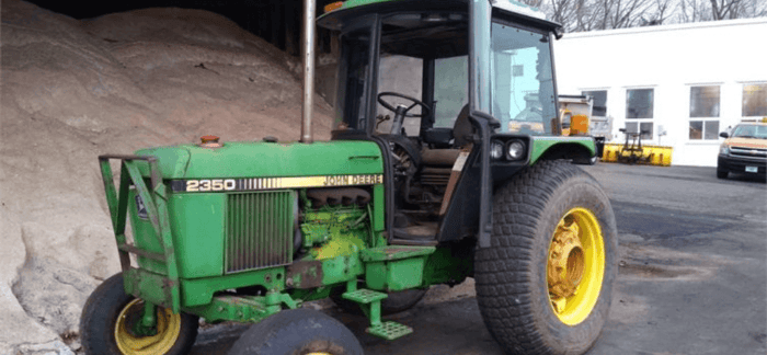Connecticut Government Auctions - 1986 John Deere 2350