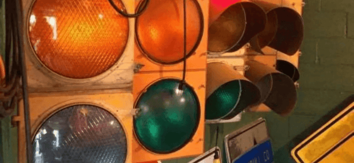 Resellig tips - Auction for reselling traffic lights.