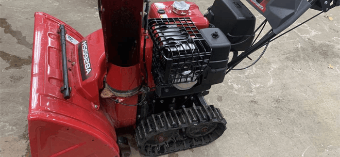 Maine Auctions - 2017 Honda HSS928 Snow Blower