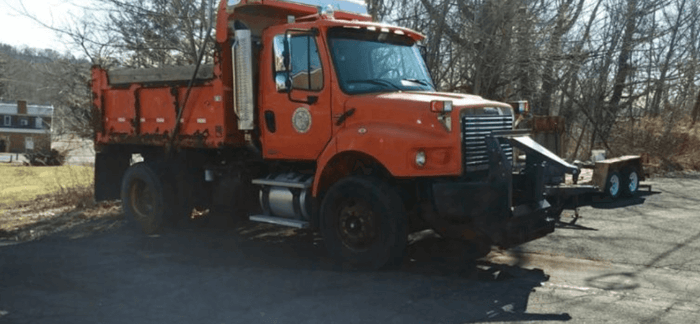 Connecticut Government Auctions - 2005 Freightliner M2 Dump Truck