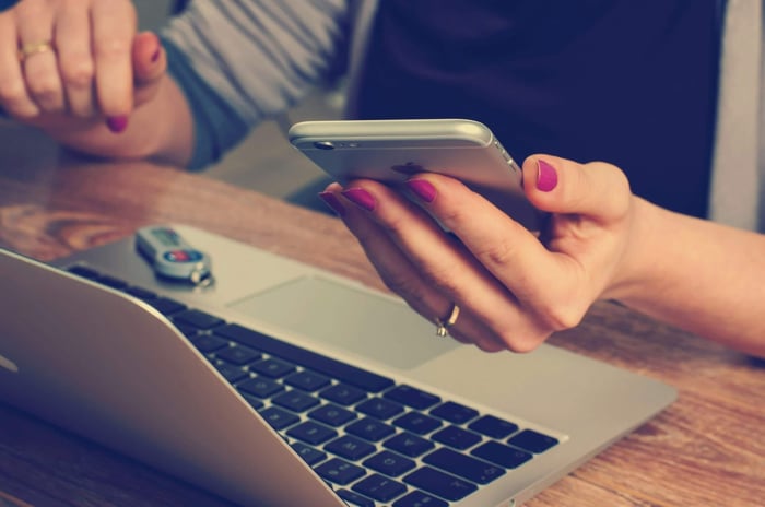 Woman receiving SMS marketing message.