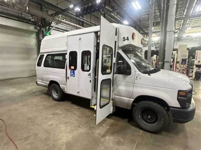 2014 Ford E-350 for sale on Municibid.
