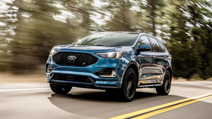 Blue Ford Edge with selectable drive modes and max towing capacity (tow rating) of 3500 pounds.