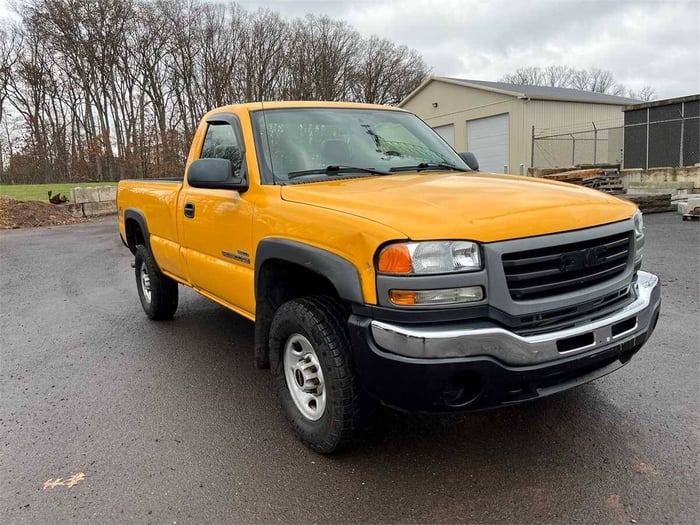 2006 GMC Sierra 2500 HD, sold on Municibid, Hilltown Township Public Works.