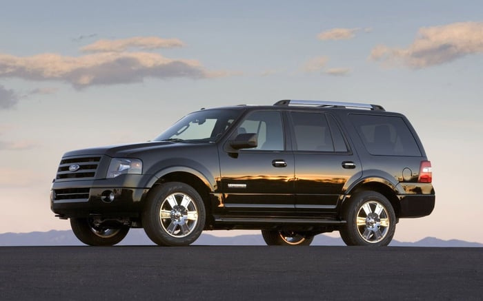 One of the largest Ford SUV models in black.