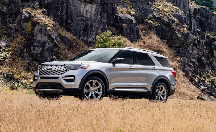 Silver Ford Explorer towing capacity is 5,000 to 5,600 pounds, comes with standard trailer sway control, seven selectable drive modes, and trailer tow package.