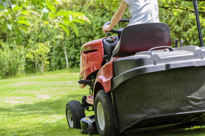 What's Better: Zero Turn vs Lawn Tractor