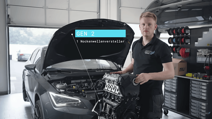 Marvin zeigt einen EA888 Motor der 2. Generation mit einem Nockenversteller