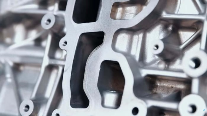 Nahaufnahme Lack auf Austauschmotor