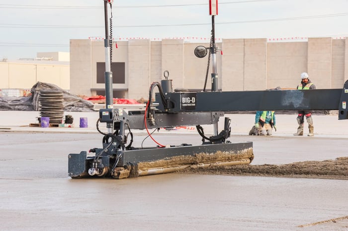 Big-D Logistics Hosts Somero Laser Screed Training