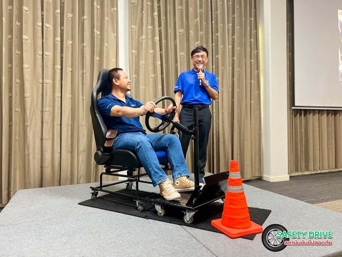 🚗 รถเสียกลางทาง อย่าเพิ่งสติแตก! 💥 4 สเต็ปเอาตัวรอดให้ปลอดภัย สายด่วนไหนต้องรีบโทร 🚨