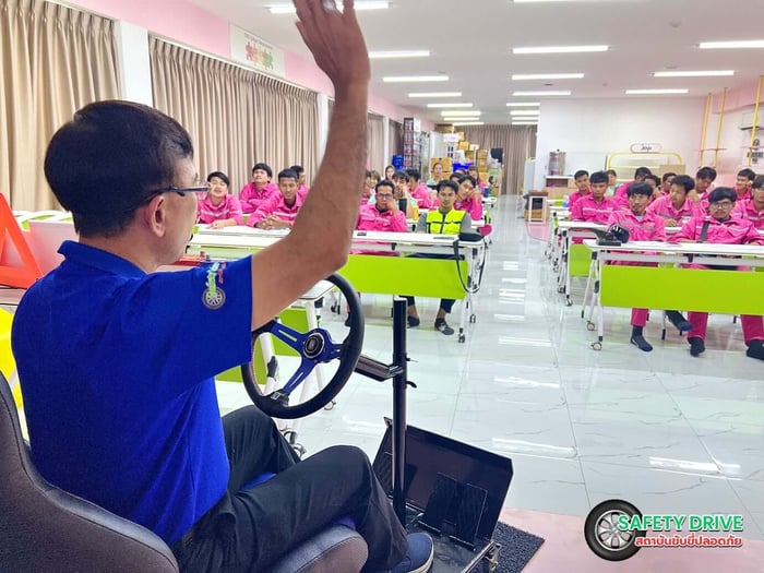 โหมดค้างคาวเปิดใช้งาน! เทคนิคขับรถกลางคืนให้ปลอดภัย สายตาคมกริบ มั่นใจทุกเส้นทาง