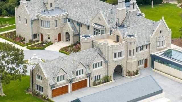 r/TheGirlsNextLevelPod - Revamped Playboy Mansion finally finished after five years of renovations under new billionaire owner