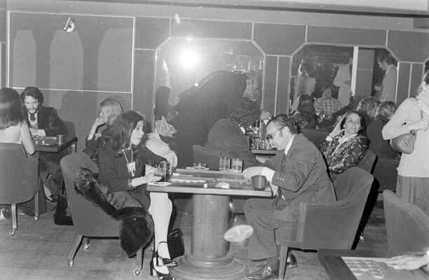 Guests attend the opening of the private club PIPS in Beverly Hills, California, on February 16, 1973. Guests attend the opening of the private club PIPS in Beverly Hills, California, on February 16, 1973.