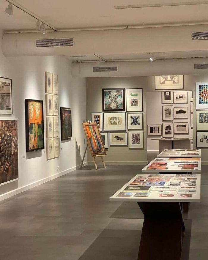 an art gallery filled with lots of paintings