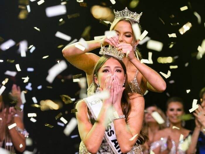 Miss Alaska is crowned Miss America 2022.