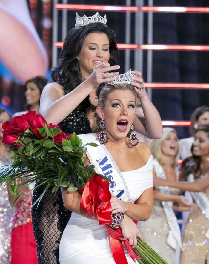 Face, Petal, Happy, Hair accessory, Fashion accessory, Tradition, Headpiece, Bouquet, Headgear, Dress,