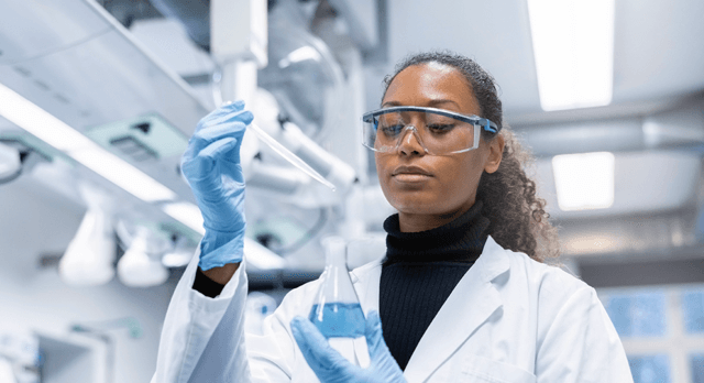 Black woman chemist with natural hair working in a laboratory