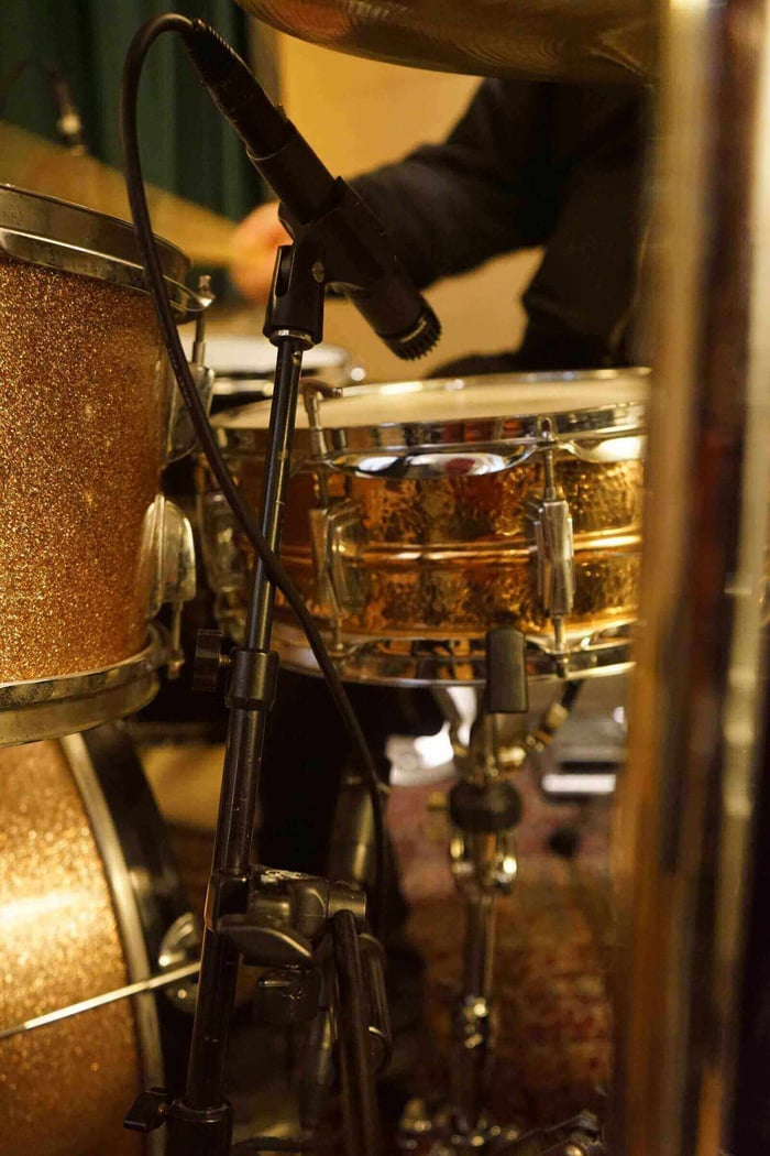 Bottom microphone placement on snare