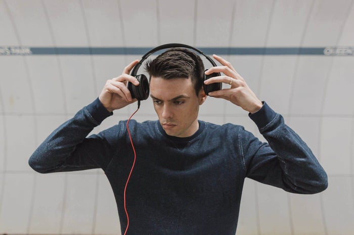 Yes or no: two speakers are better than one?