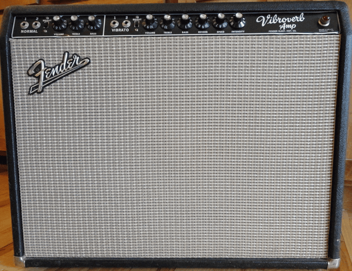 image 03 - fender vbroverb amp 1964.png