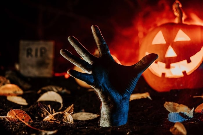 DIY Haunted House - start in the front yard with the spooks.