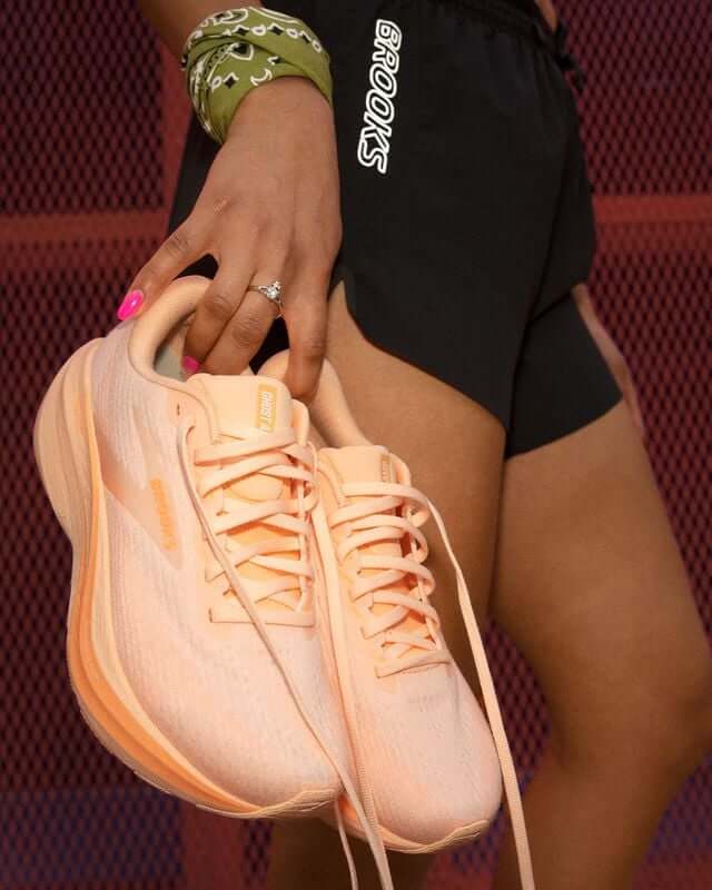 A runner holding the Brooks Ghost Amp