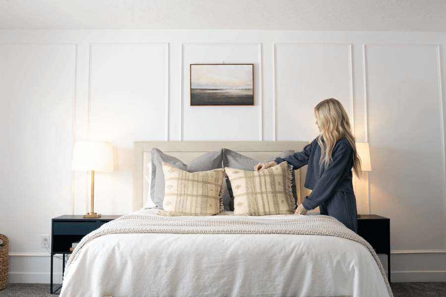 How to Arrange Pillows On a Queen Bed