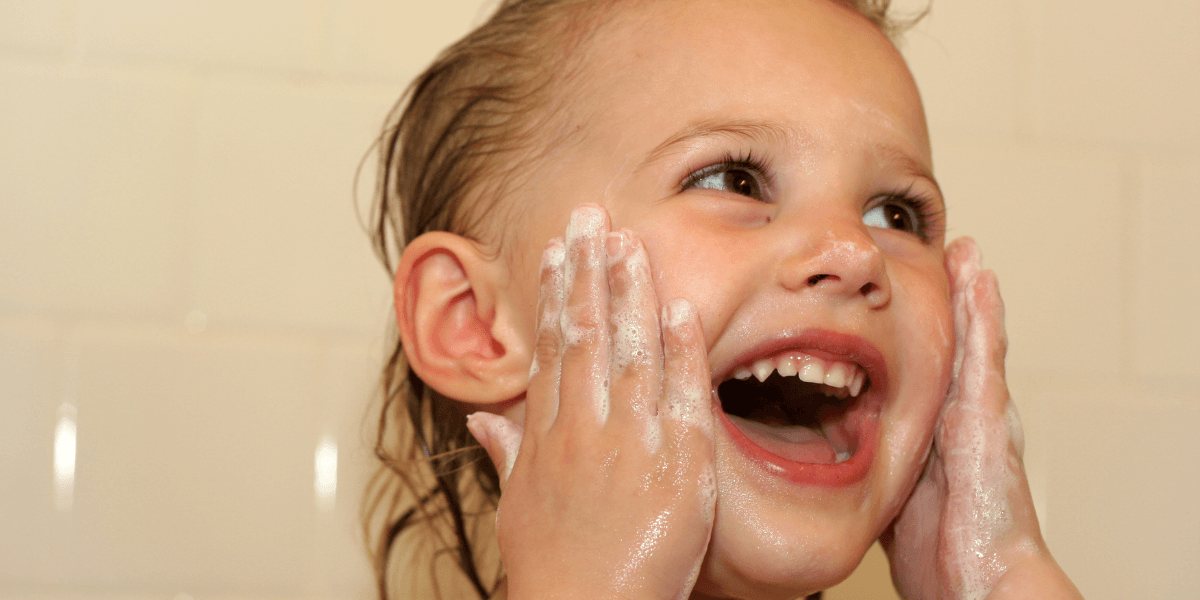 When should girls start washing their face? A parent-friendly age guide + simple routines