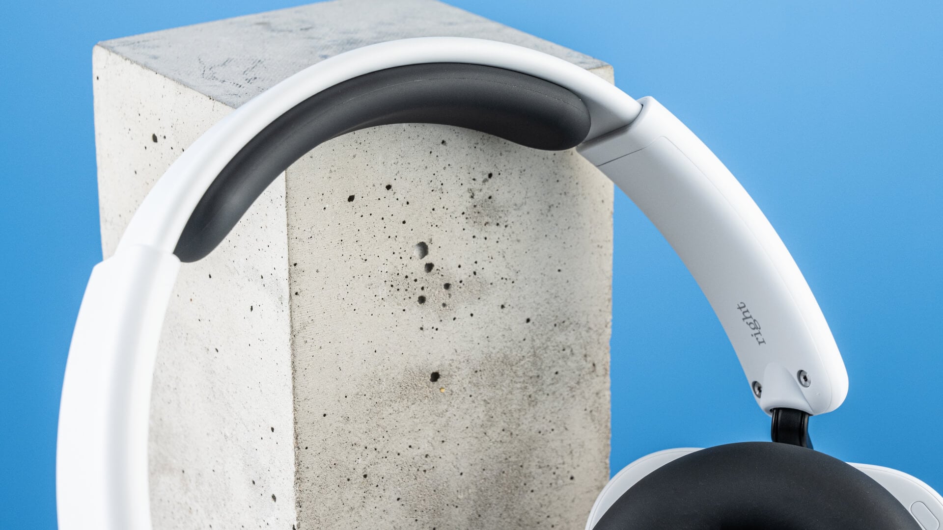 Nothing Headphone (a) Review: Falling for This Sci-Fi Style Headphones