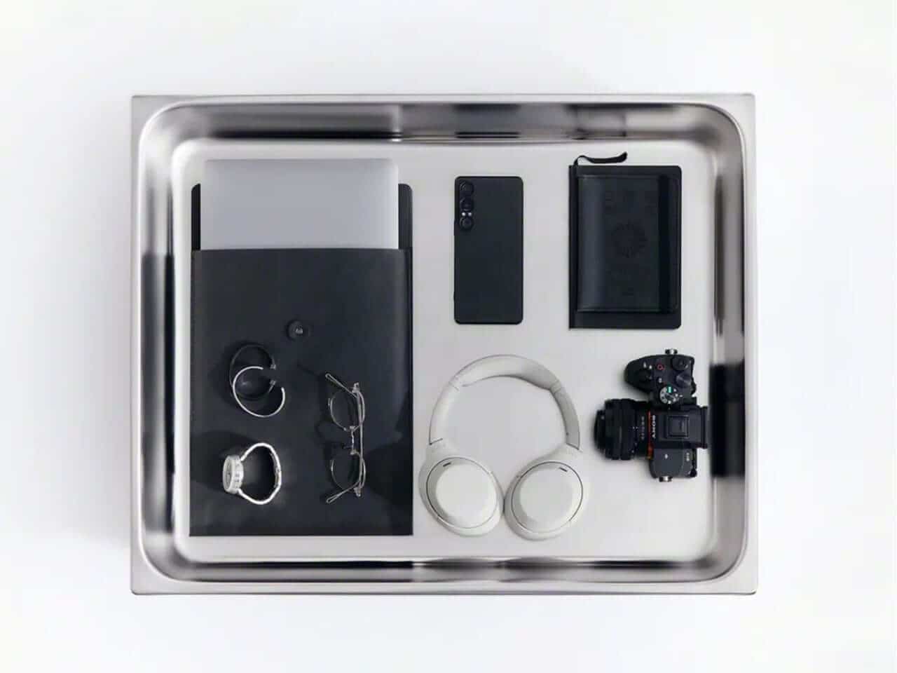 Sony WH-1000XM4C from a front-facing angle