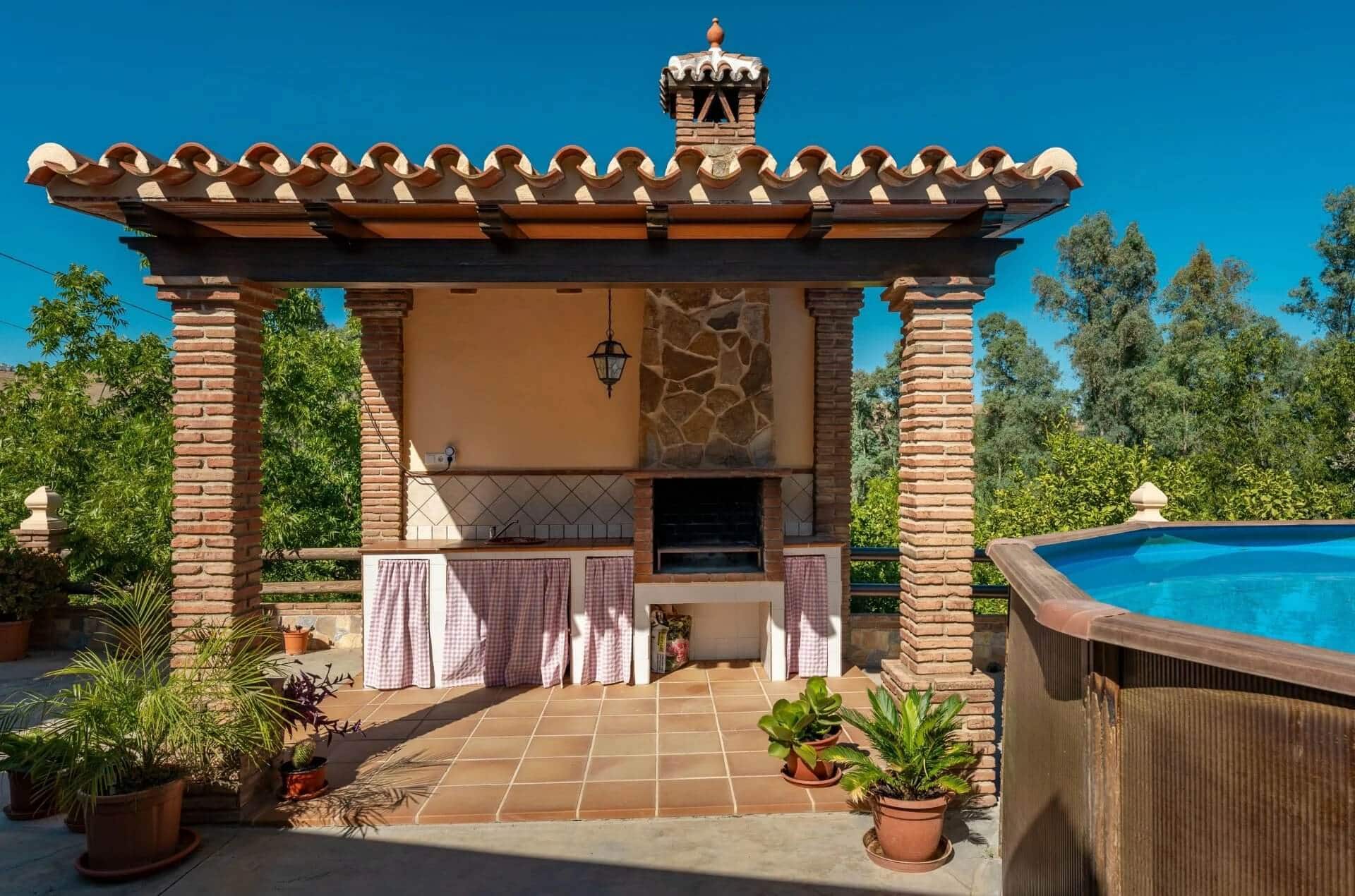 Garden in Spain – Country cottage for sale in Coín
