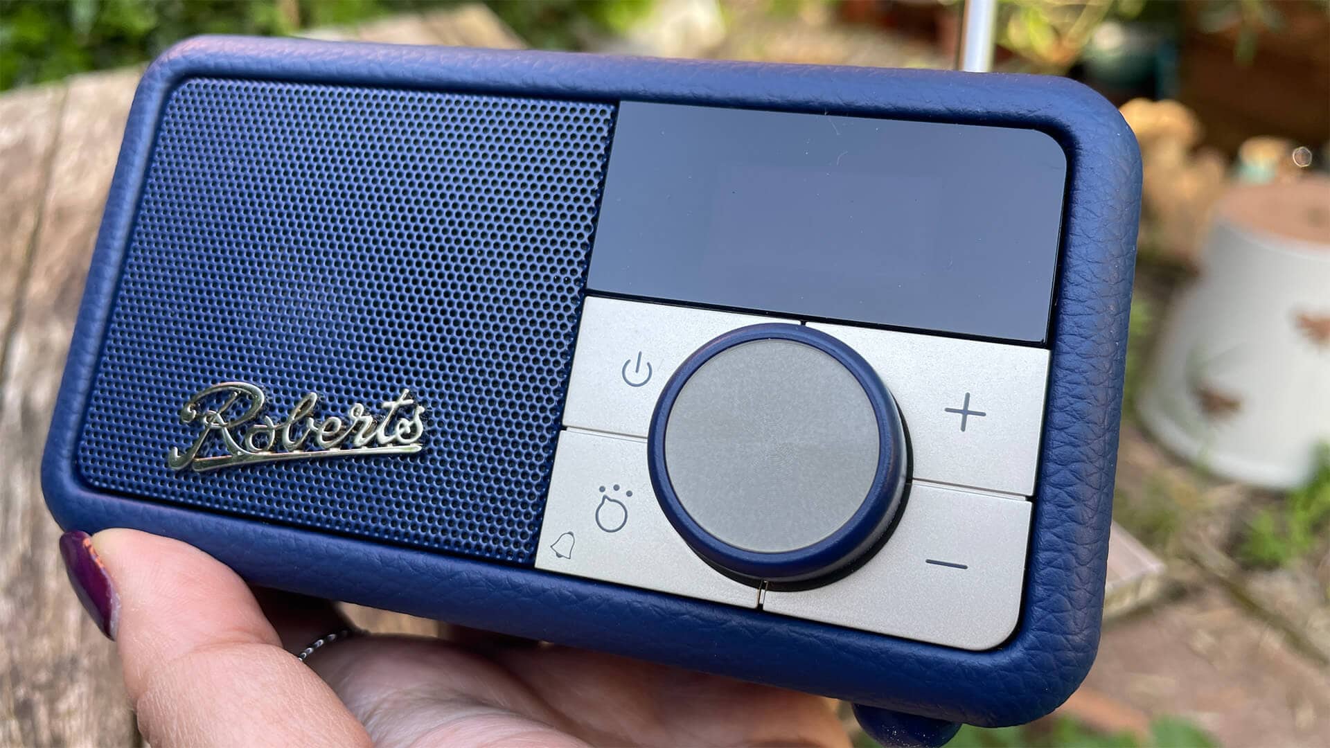 Roberts Revival Petite 2 showing controls
