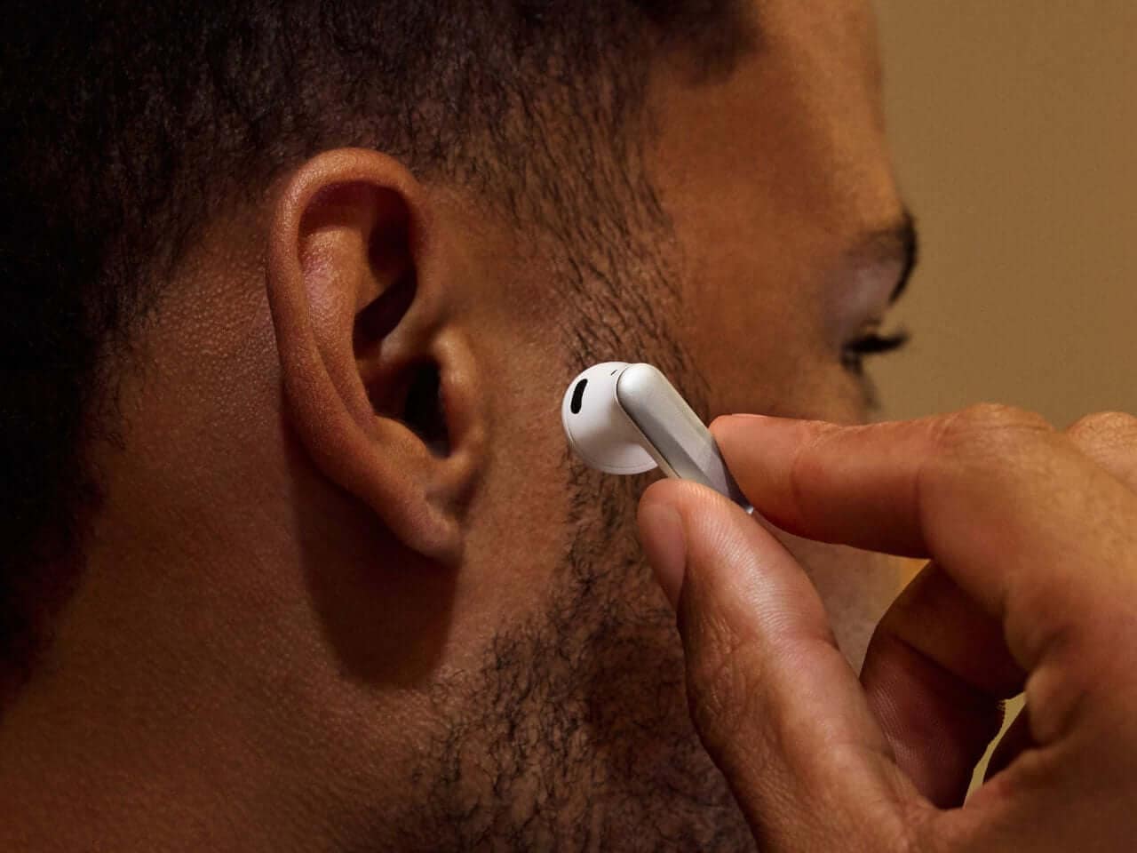 Plaud One AI Earbuds Turn Conversations Into Useful Workflows