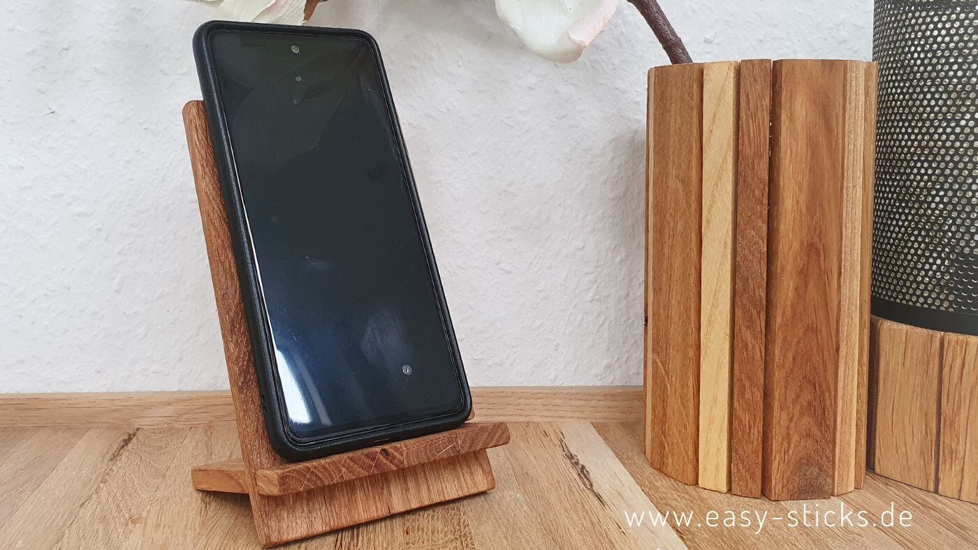 Smartphone Ständer aus Holz basteln