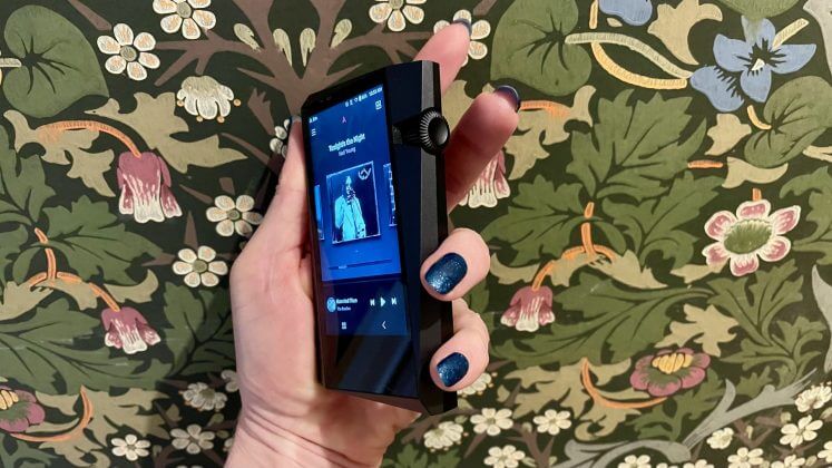 Rotary volume dial on SR35