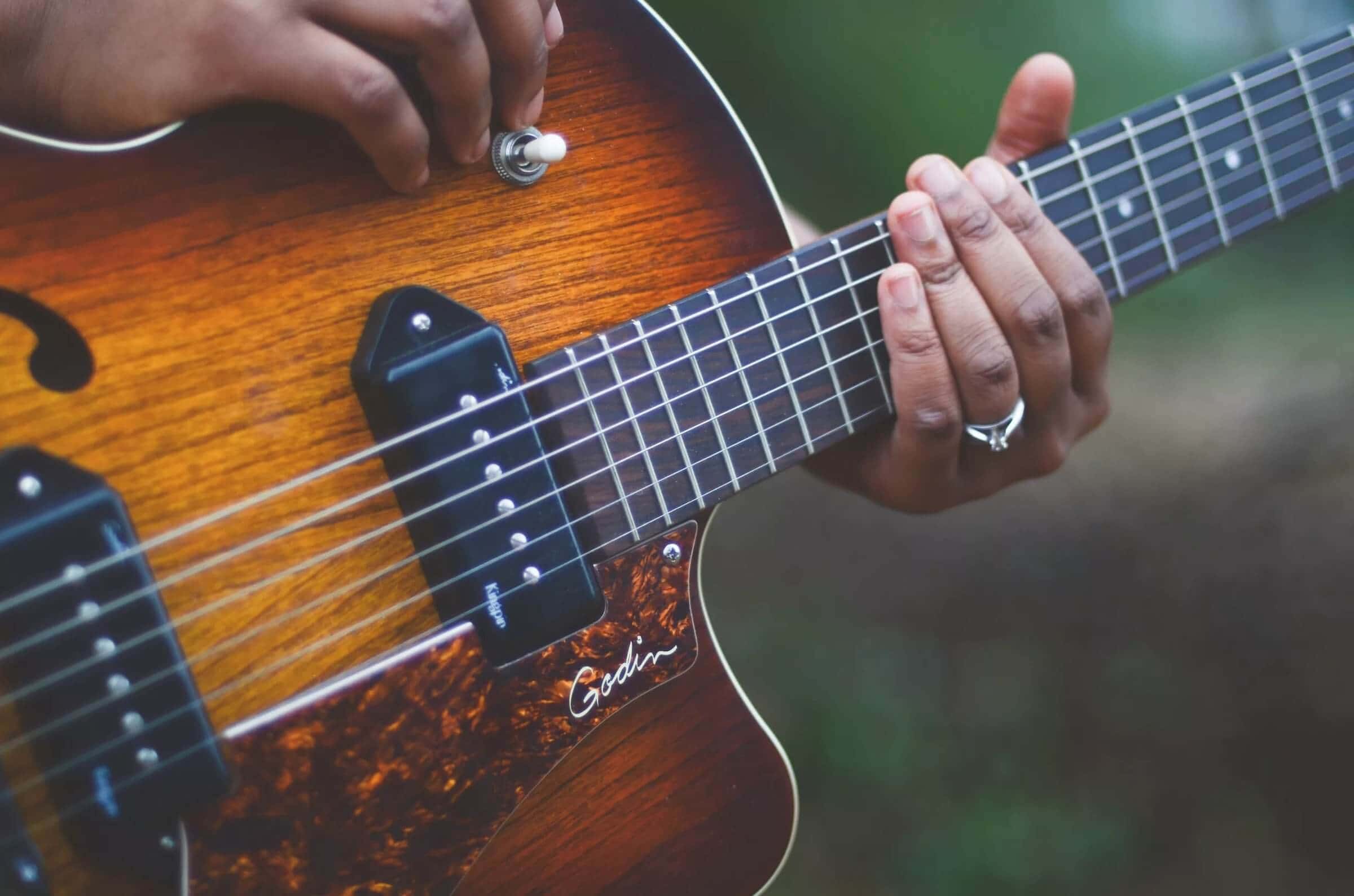 Diminished chords: what they are and two ways to use them