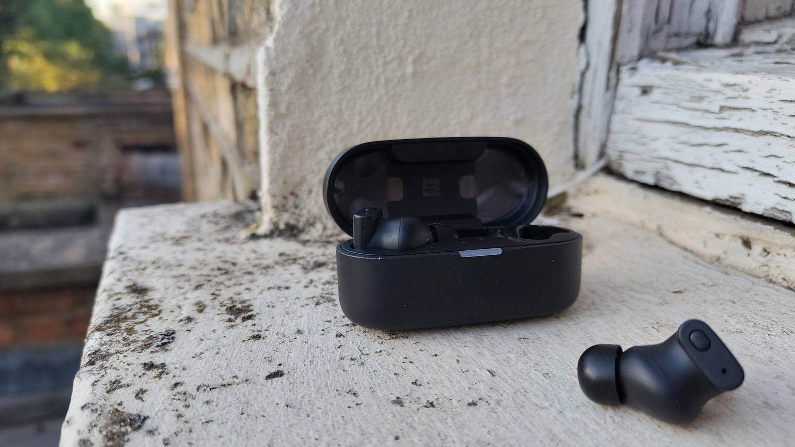 The Pro X earbuds combine style and sound, but with some trade-offs.