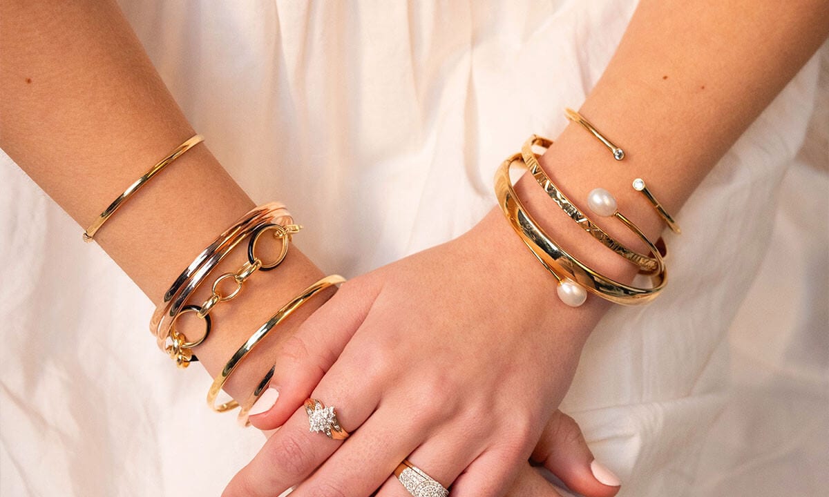 How To Style Gold Jewellery: A Guide